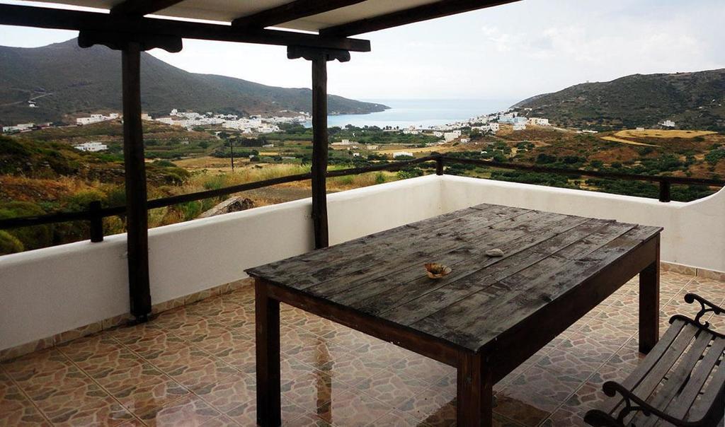 Thomas Apartments Katapola - Chora Bilik gambar