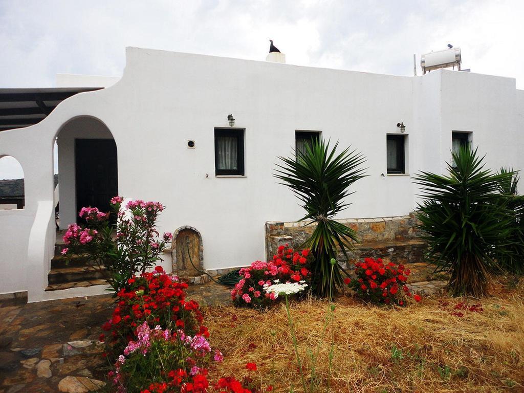 Thomas Apartments Katapola - Chora Bilik gambar